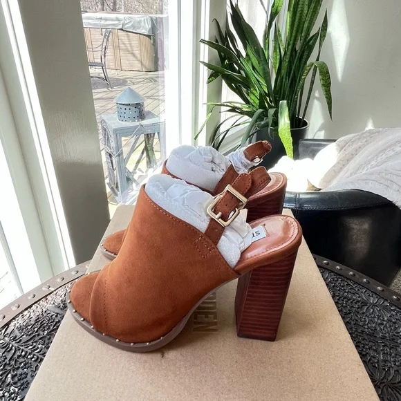 STEVE MADDEN INTERRUPT MULE HEELS IN COGNAC 6.5 - Picture 2 of 5